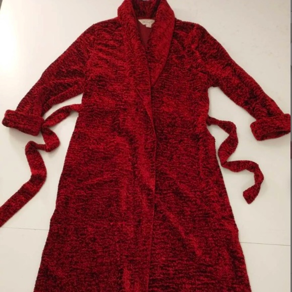 Luxurious vintage Red Robe - Picture 2 of 3